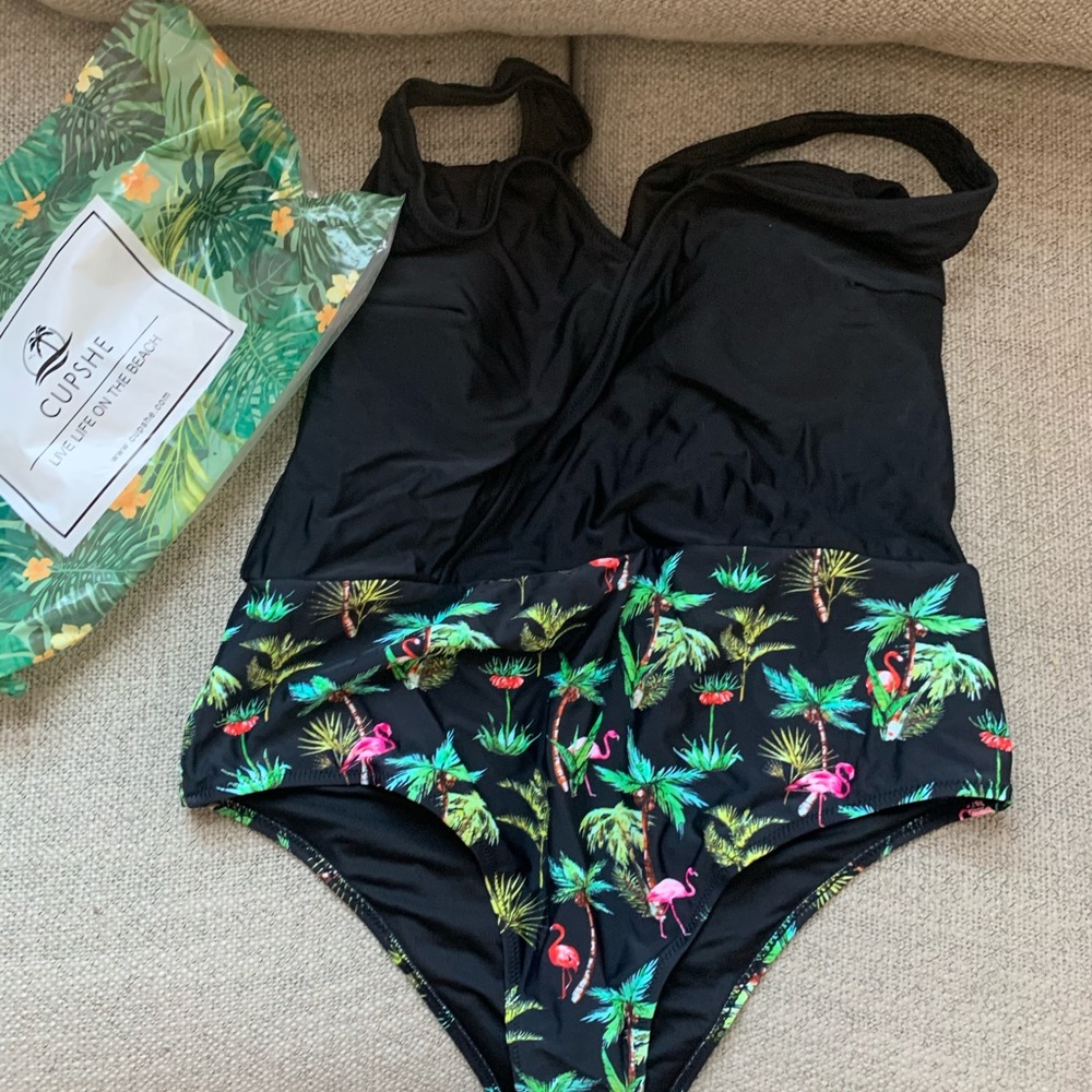 CUPSHE ONE PEICE WITH FLAMINGOS